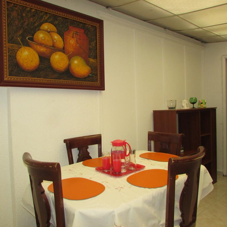 Casa De Huespedes Shalom Victoria Guest House Bogota Exterior photo