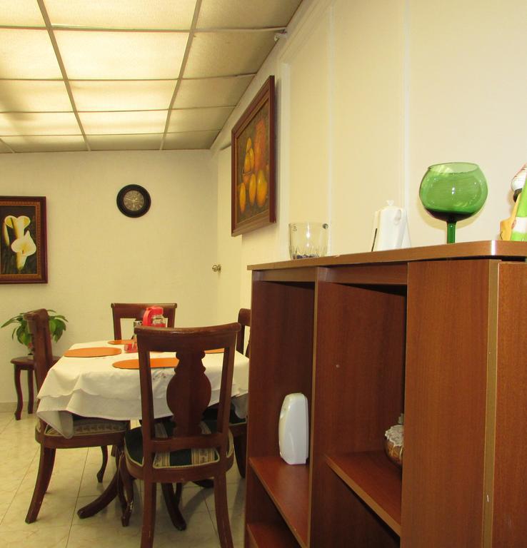Casa De Huespedes Shalom Victoria Guest House Bogota Exterior photo