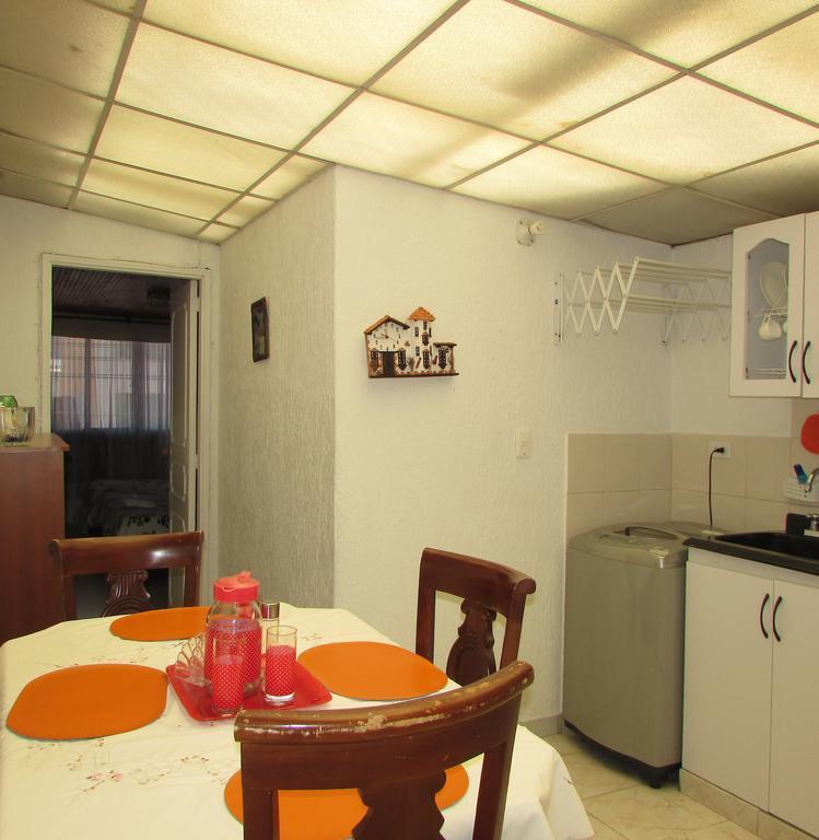 Casa De Huespedes Shalom Victoria Guest House Bogota Exterior photo