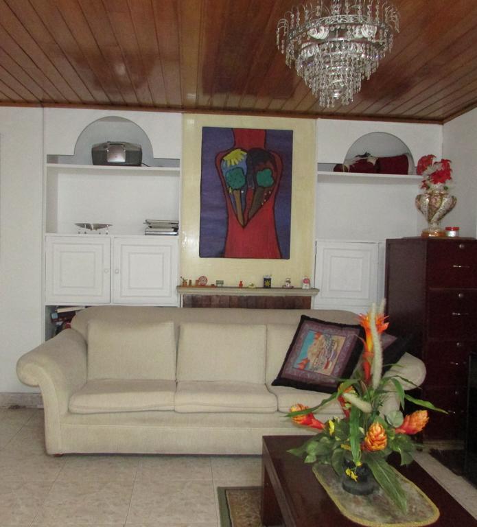 Casa De Huespedes Shalom Victoria Guest House Bogota Exterior photo